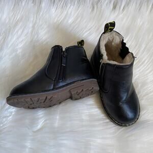 Size 24 black toddler boots